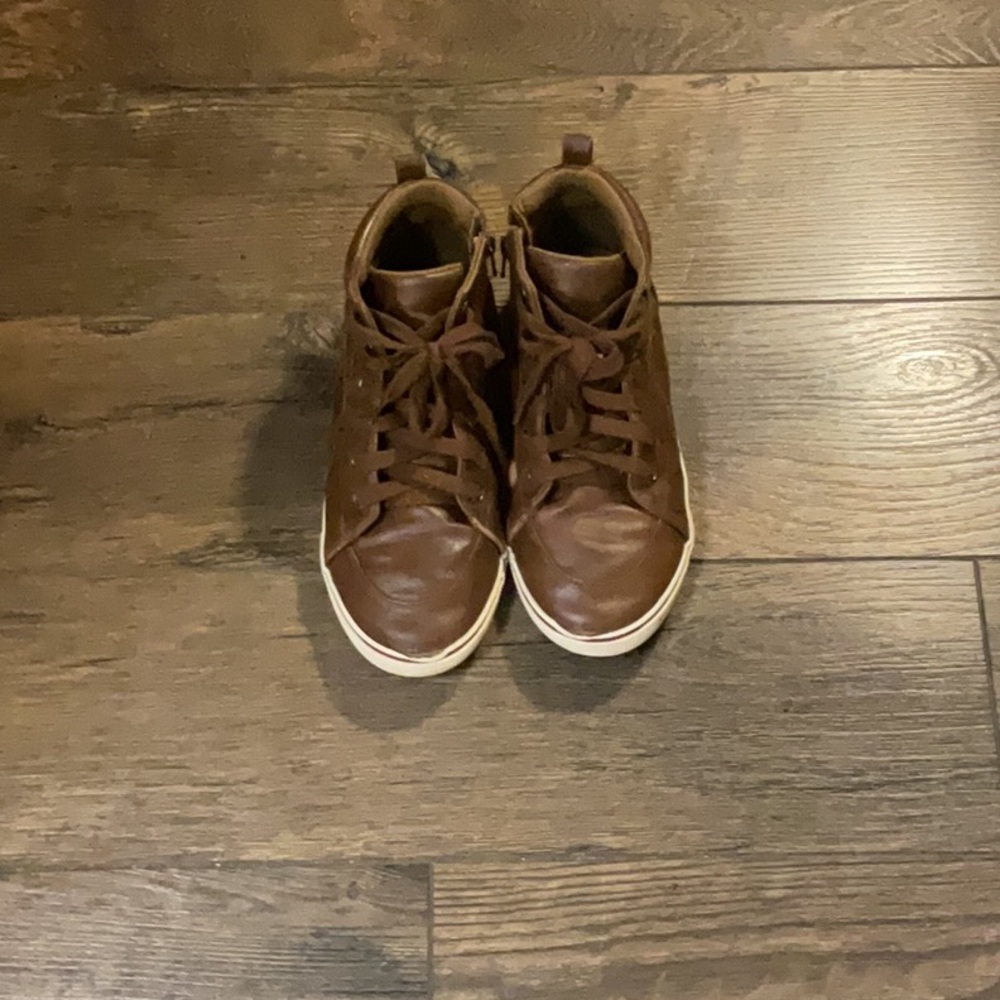 Brown zip formal and casual shoes.